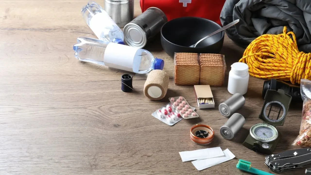 Deprem çantasında olması gerekenler! Bunları yanınıza almayı unutmayın