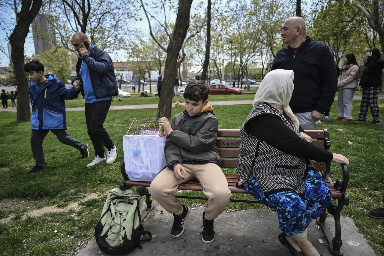 Deprem sonrası peş peşe açıklamalar! İstanbul'un ardından 3 ilde daha okullar tatil edildi