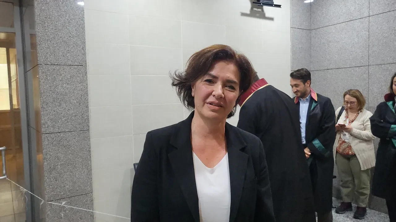 Gazeteci Özlem Gürses’e hapis cezası