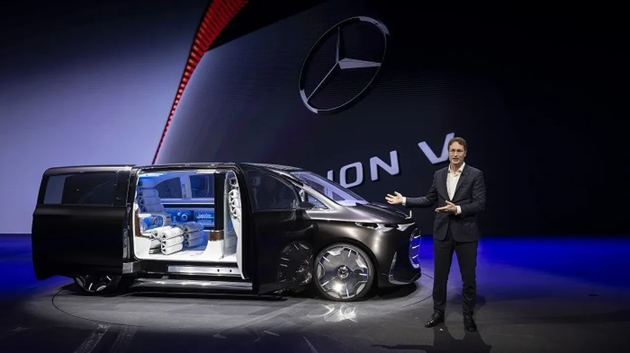 Mercedes'ten Şanghay çıkarması: Vision V ve uzun CLA tanıtıldı!