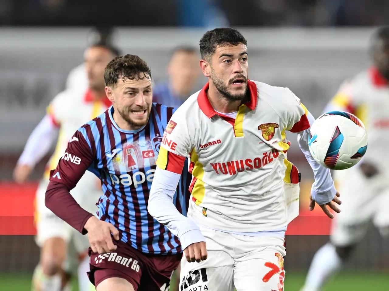 Trabzonspor Göztepe'yi 2 golle geçerek adını finale yazdırdı!