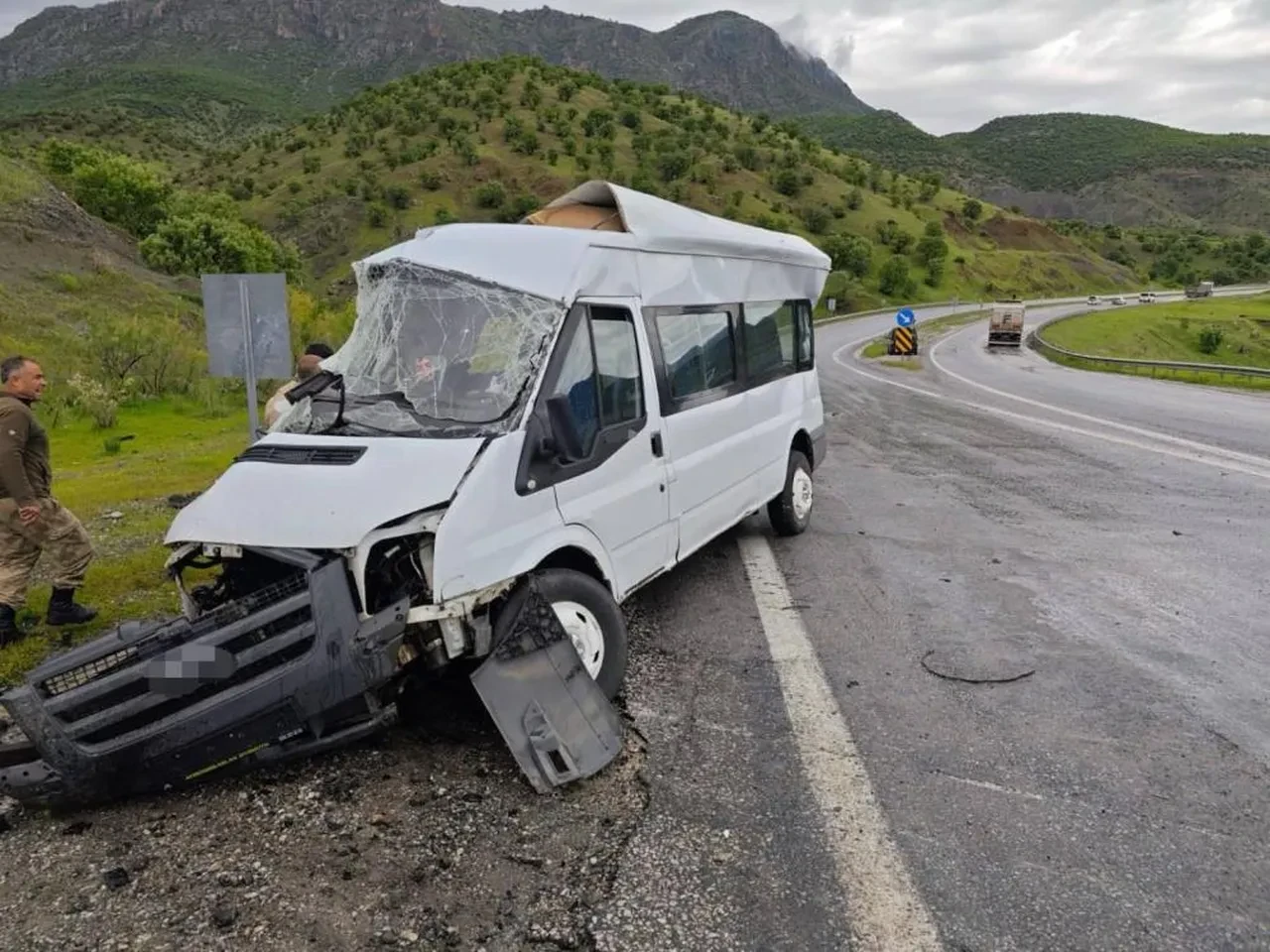 Bitlis’te feci kaza! Tır ile minibüs çarpıştı: Ölü ve yaralılar var