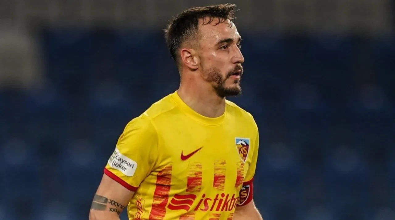 Galatasaray'da yeni transfer atağı! Bu kez Fenerbahçe'yi yıkan yıldızın peşinde