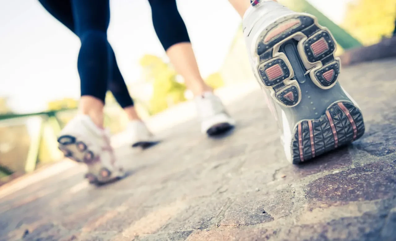 Günde 10 bin adım her derde deva mı? Yeni araştırma ile ideal adım sayısı düştü