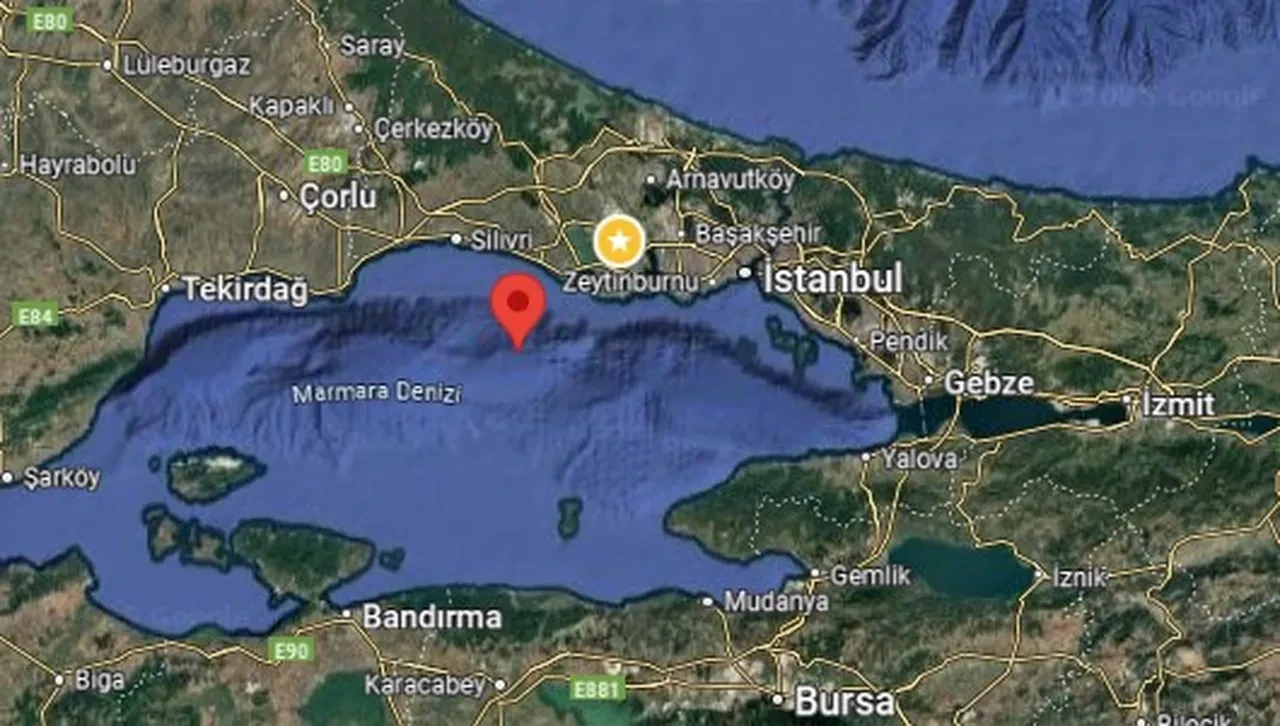 İstanbul'da gece yarısı peş peşe iki deprem! 