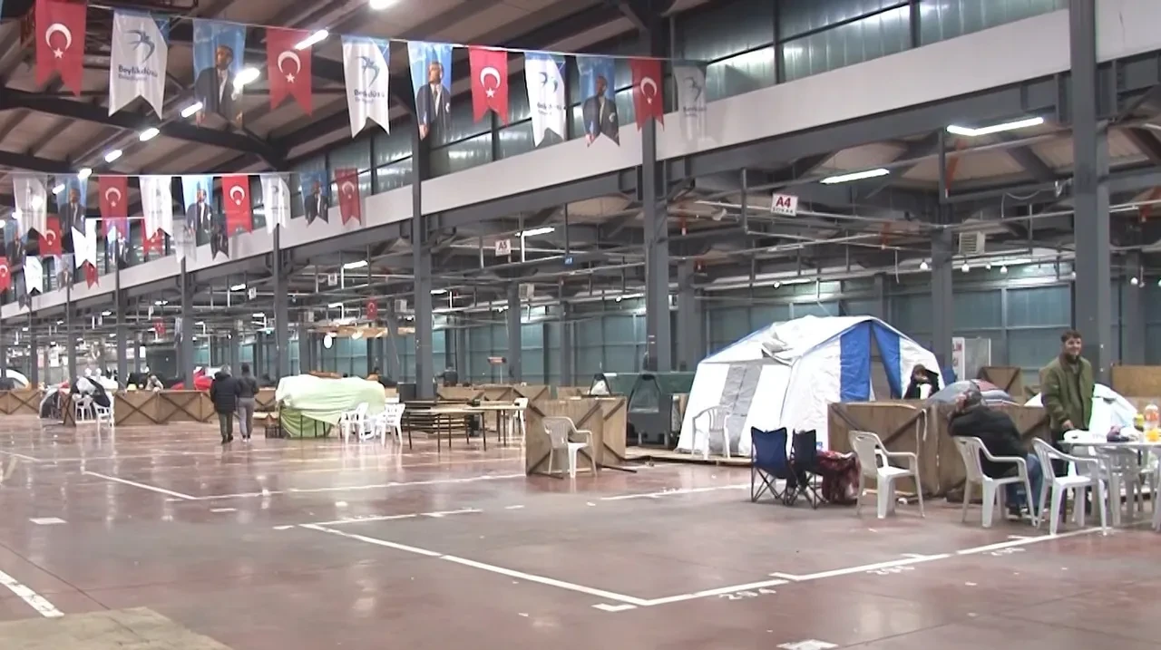 İstanbul'da gece yarısı peş peşe iki deprem! 