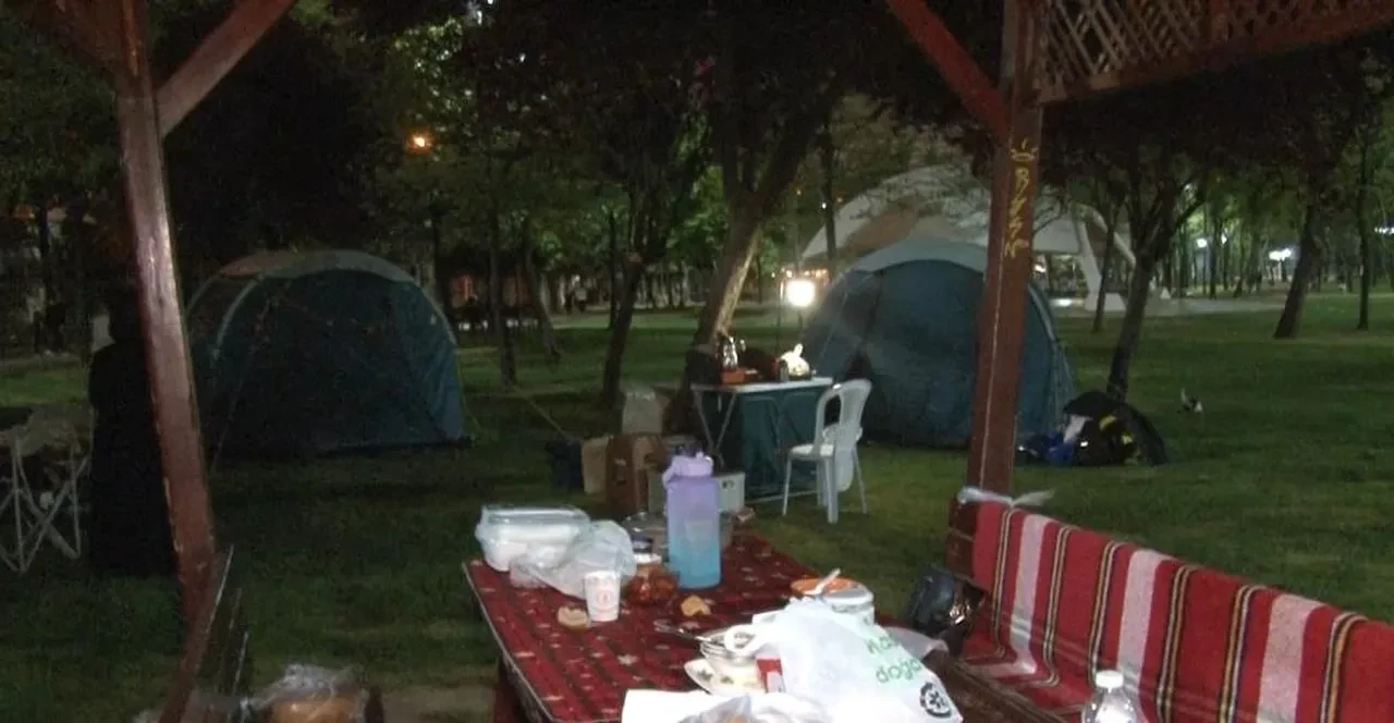 İstanbullular yine sokakta! İşte ne zaman eve döneceklerinin cevabı