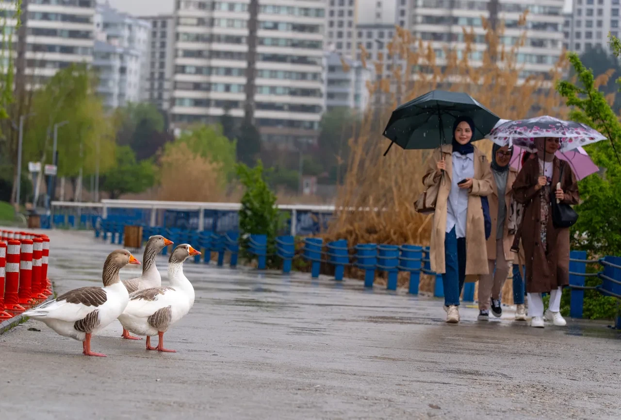 Meteoroloji'den hafta sonu için 3 uyarı! 25 Nisan hava durumu