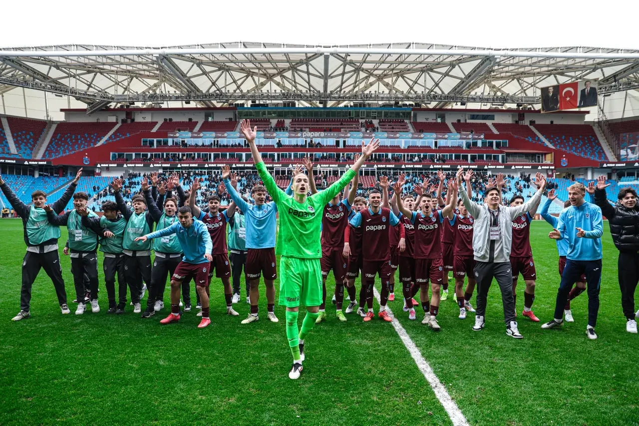 Trabzonspor U19 maçı hangi kanalda, saat kaçta? Salzburg U19 yarı final maçının canlı nereden izleneceği duyuruldu