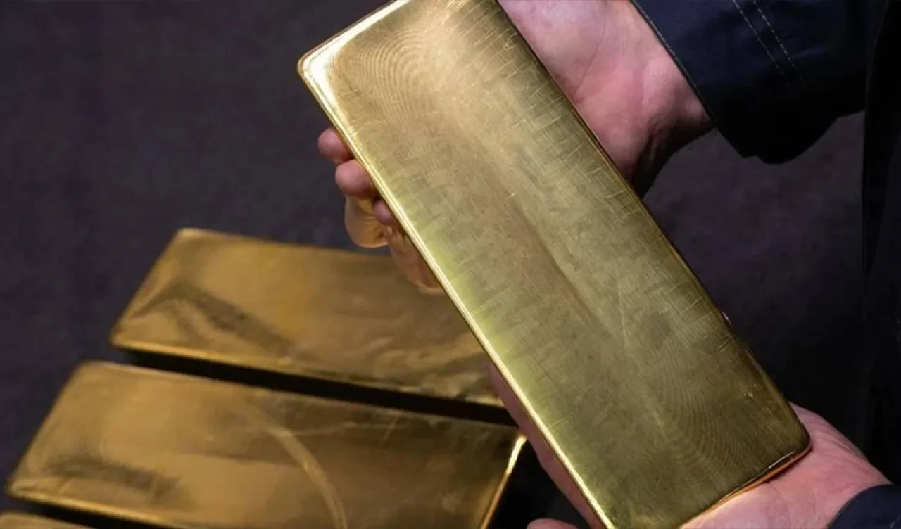 Yaptığı keşif sonrası ülkeyi ayağa kaldırdı! Parlayan taşa yaklaşınca gözlerine İnanamadı