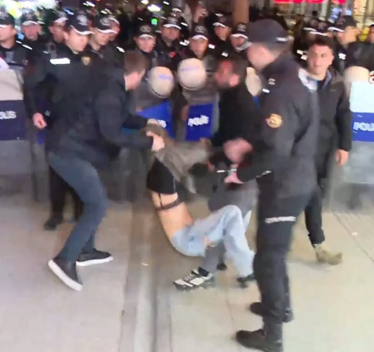 Ankara'da protestocu kadına şiddet mi uygulandı? O iddialara valilikten açıklama geldi