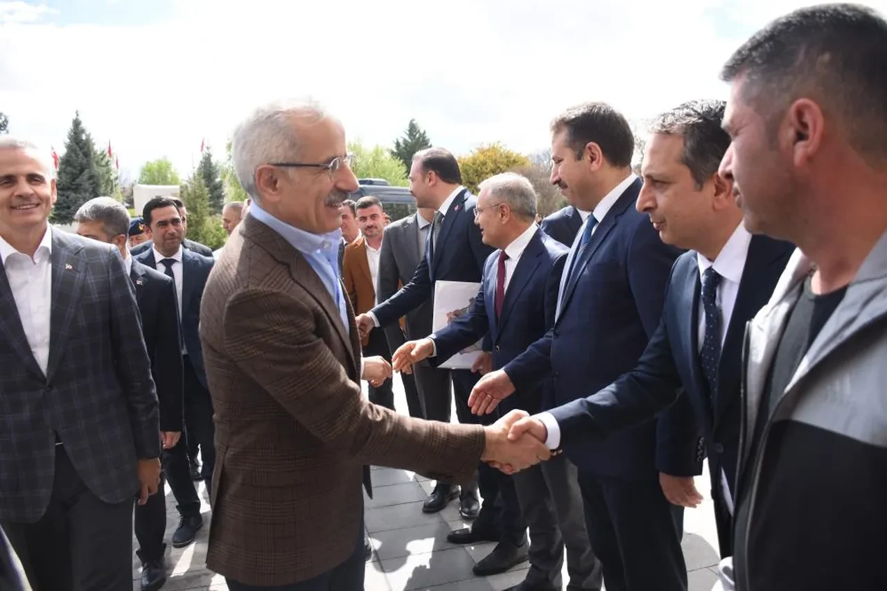 Bakan Uraloğlu'ndan Sertavul Tüneli müjdesi: Karaman-Mut arası kısalıyor!