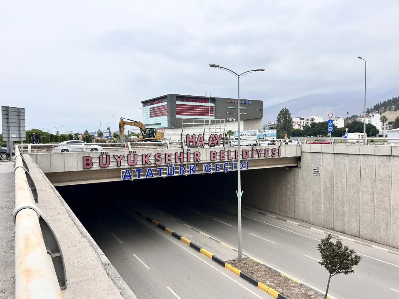 Bir garip olay! Hatay'ın 'T'sini çaldılar 