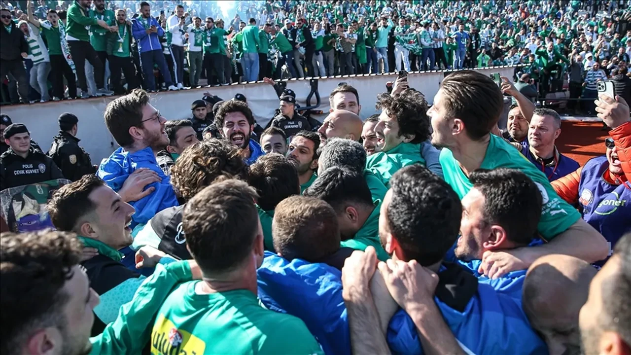 Bursaspor Karşıyaka maçının yayınlandığı kanal belli oldu! Ligde büyük karşılaşma