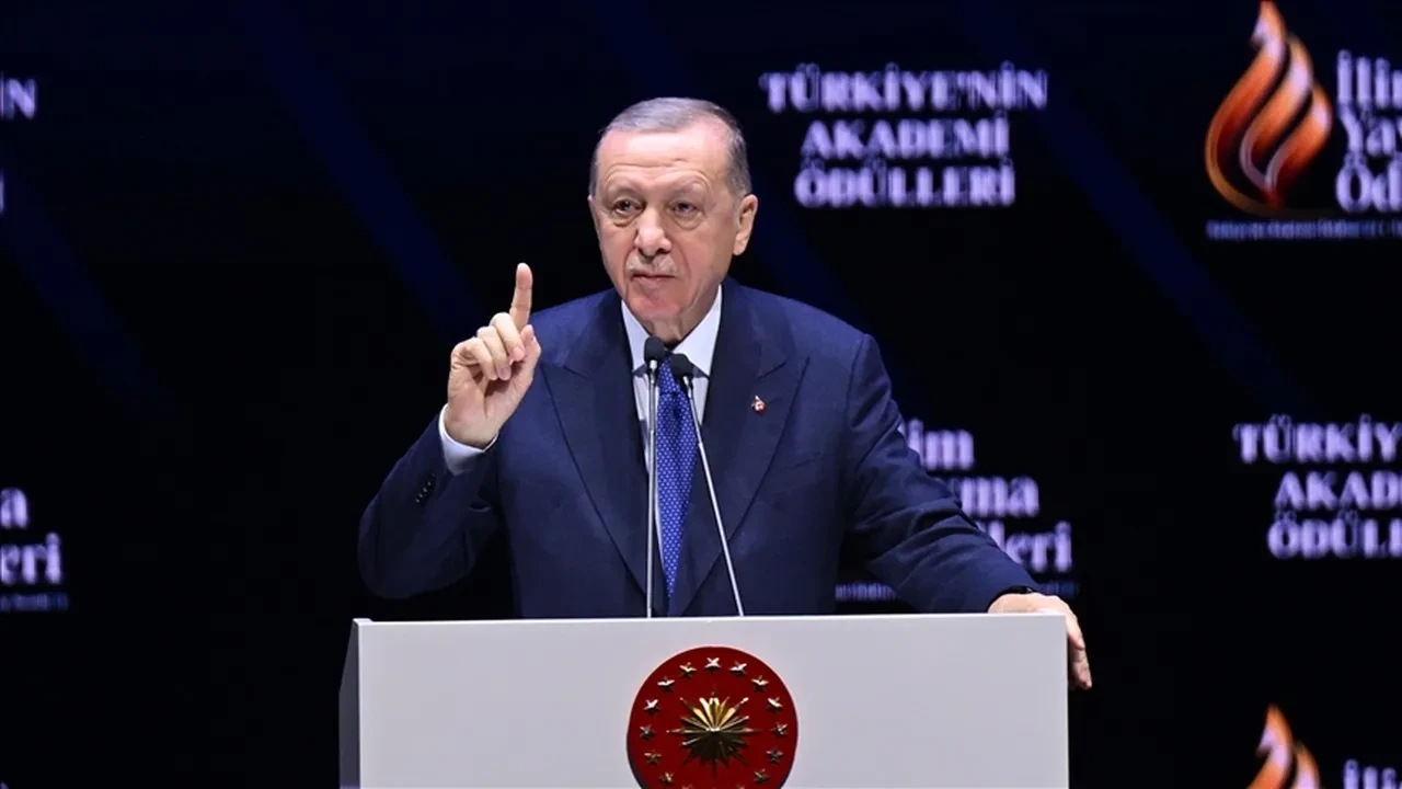 Cumhurbaşkanı Erdoğan'dan net mesaj! Ülkenin istikbali nakış nakış işleniyor 