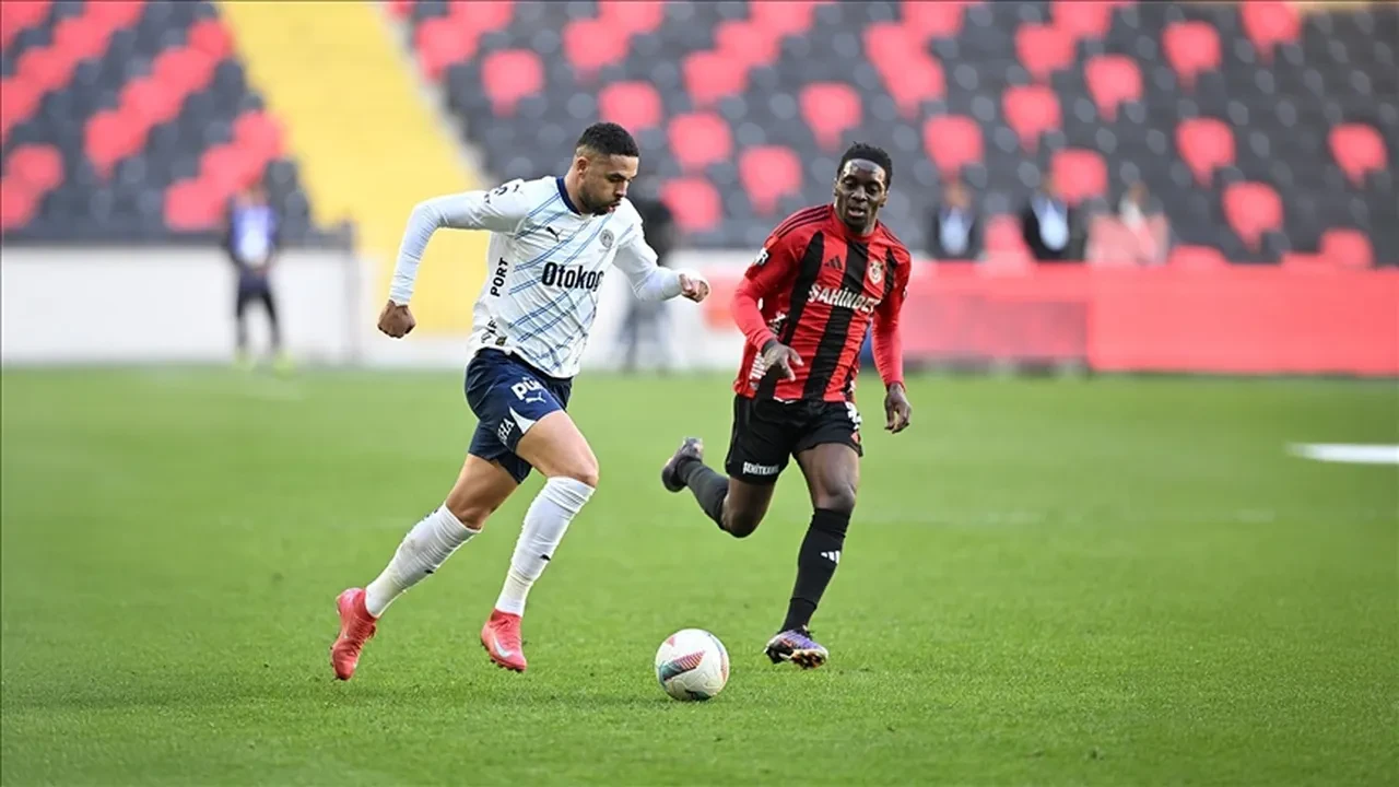 Fenerbahçe yarışa tutunmak için Gaziantep deplasmanında! İlk 11'ler belli oldu