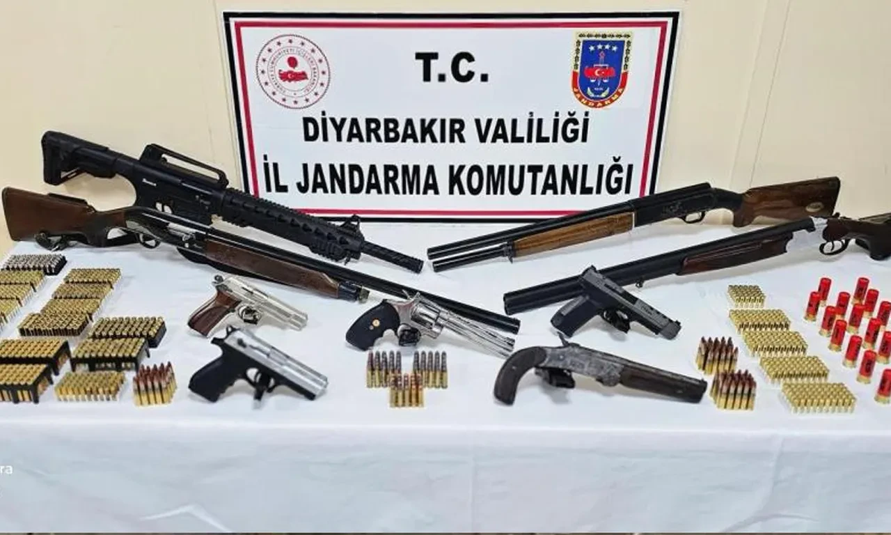 İki ailenin kavgasında ortalık savaş alanına döndü! Ev değil sanki mühimmat deposu