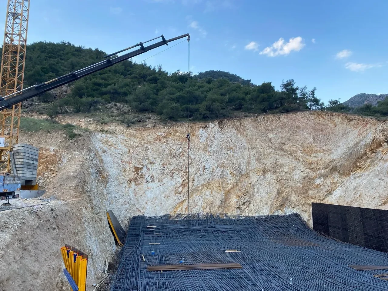 İzmir-Ankara hızlı tren hattında kaza: Çok sayıda işçi yaralı