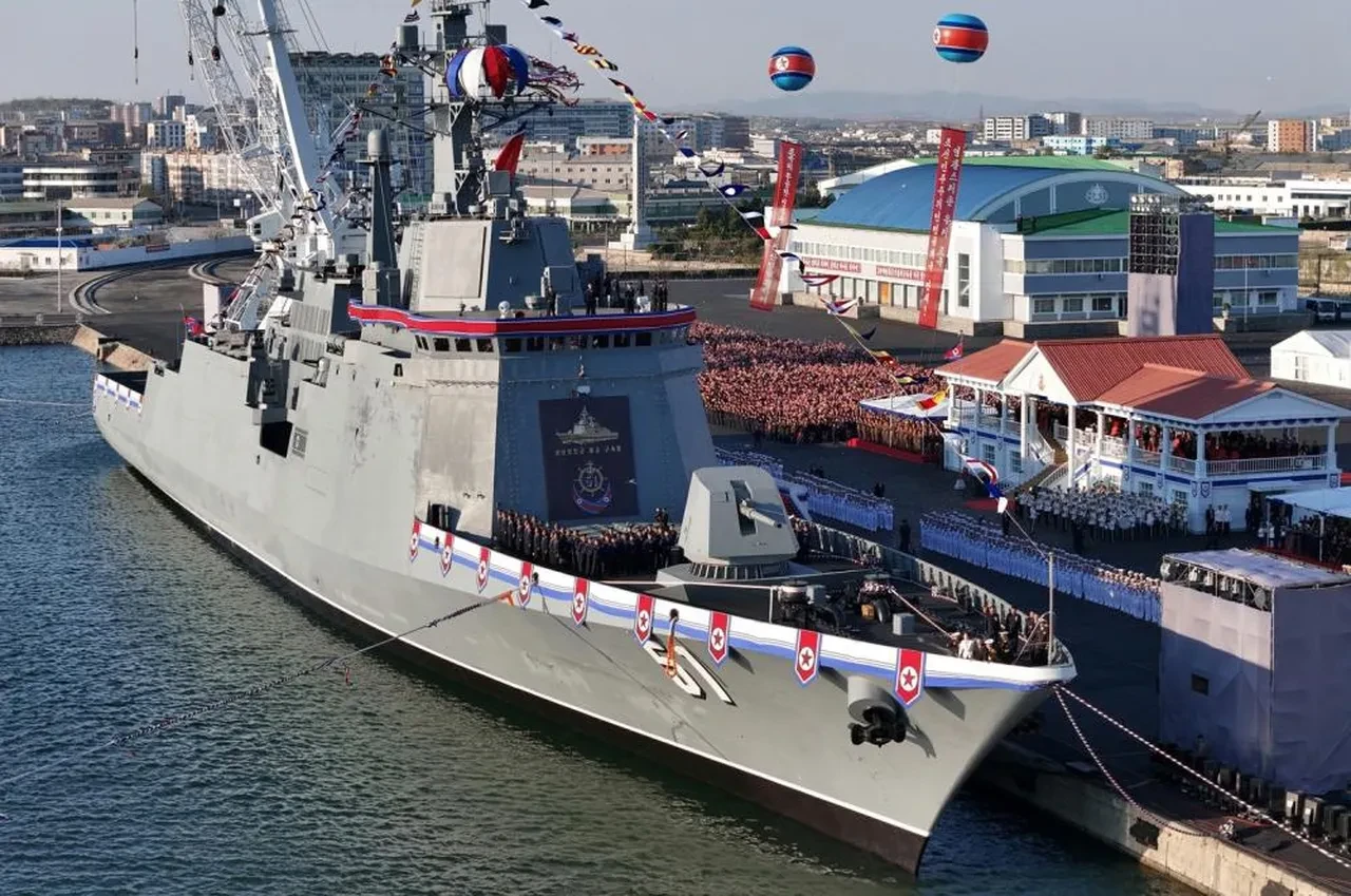 Kuzey Kore lideri düşman tatbikatlarına cevap diyerek duyurdu: Ülkenin en büyük savaş gemisi artık suda