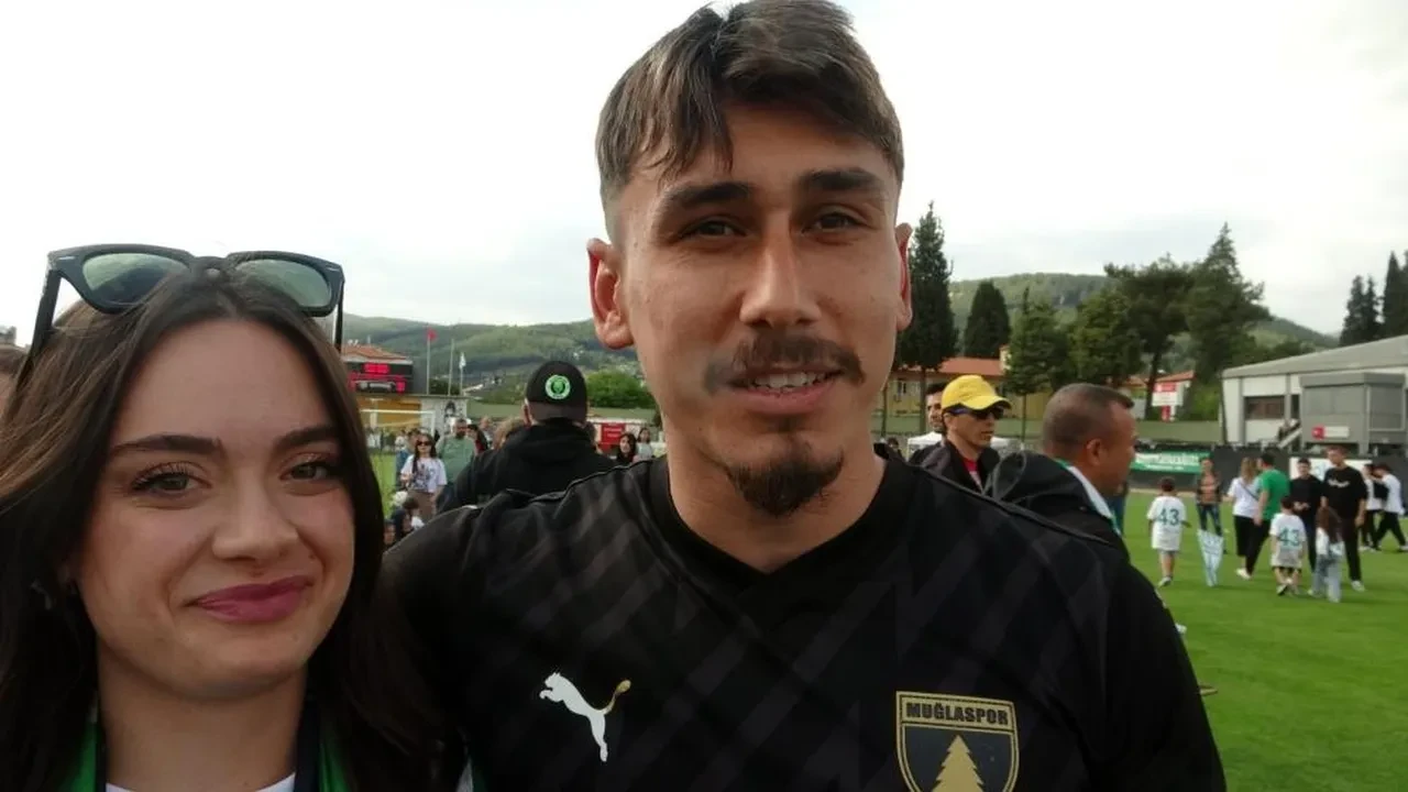 Muğlaspor camiası bir çift daha kazandı: Sürpriz evlilik teklifi!