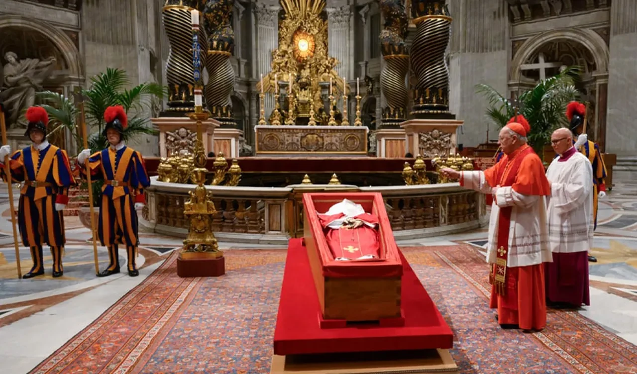 Papa Francis'in cenaze töreni için binler Vatikan'da! Sıkı güvenlik önlemleri alındı