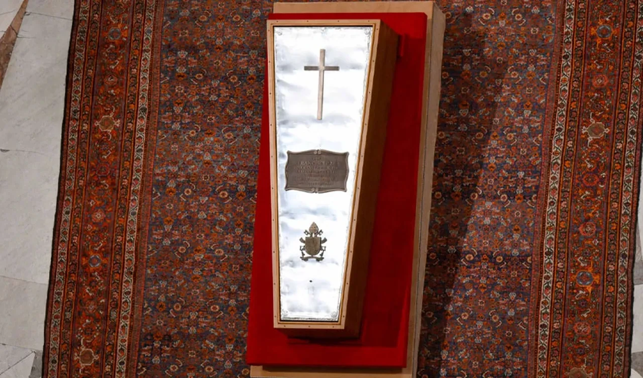 Papa Francis'in cenaze töreni için binler Vatikan'da! Sıkı güvenlik önlemleri alındı
