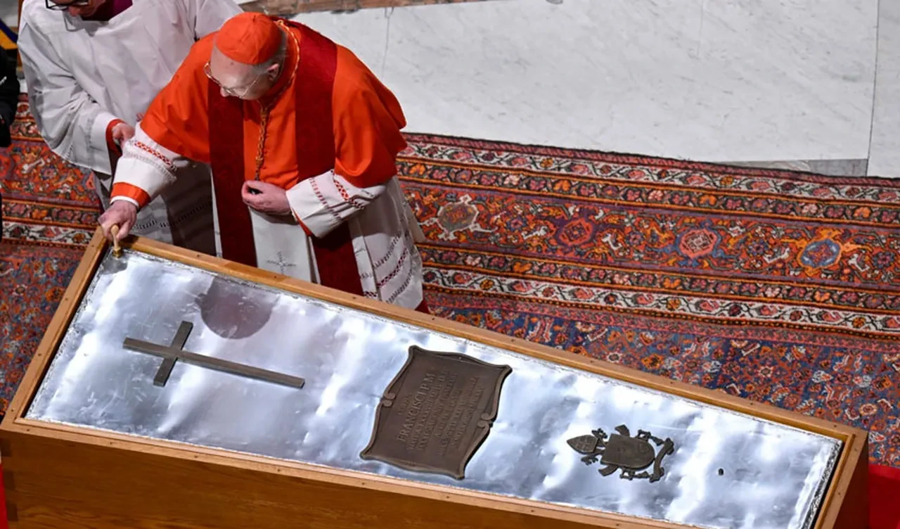 Papa Francis'in cenaze töreni için binler Vatikan'da! Sıkı güvenlik önlemleri alındı