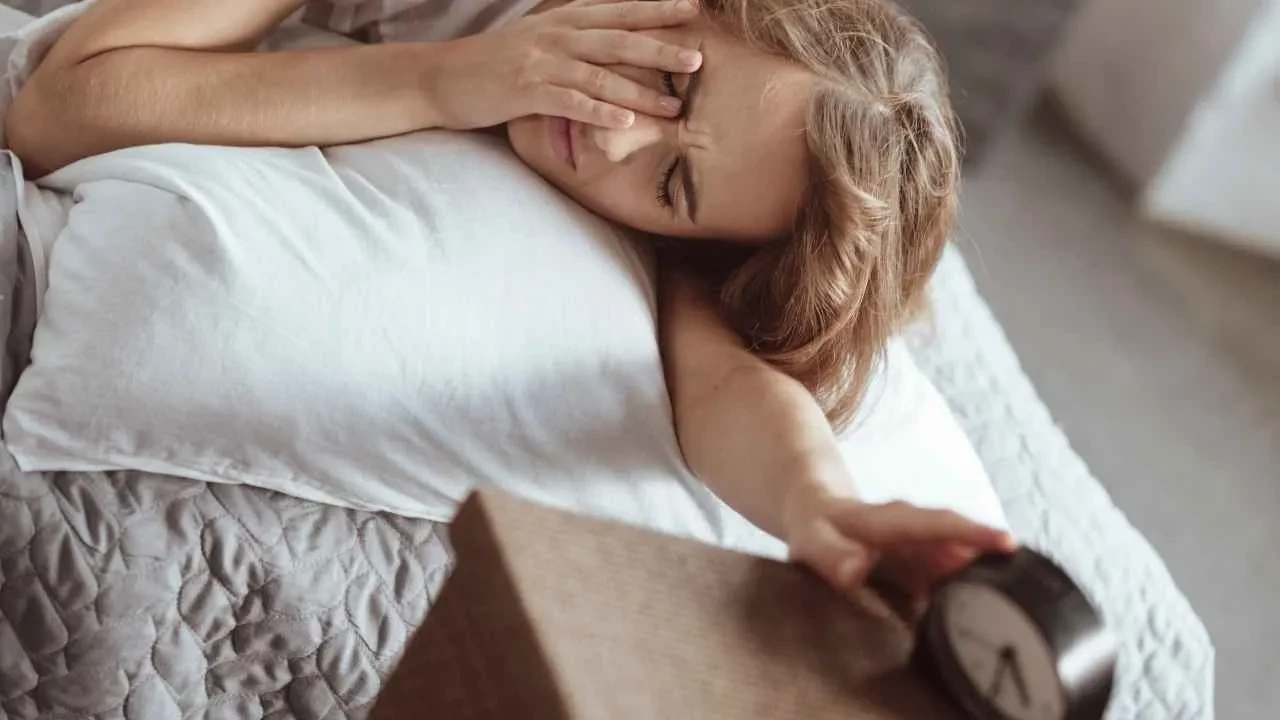 Sabah uyanır uyanmaz yapan güne aşırı enerjik başlıyor! 2 dakikada metabolizmayı ateşliyor