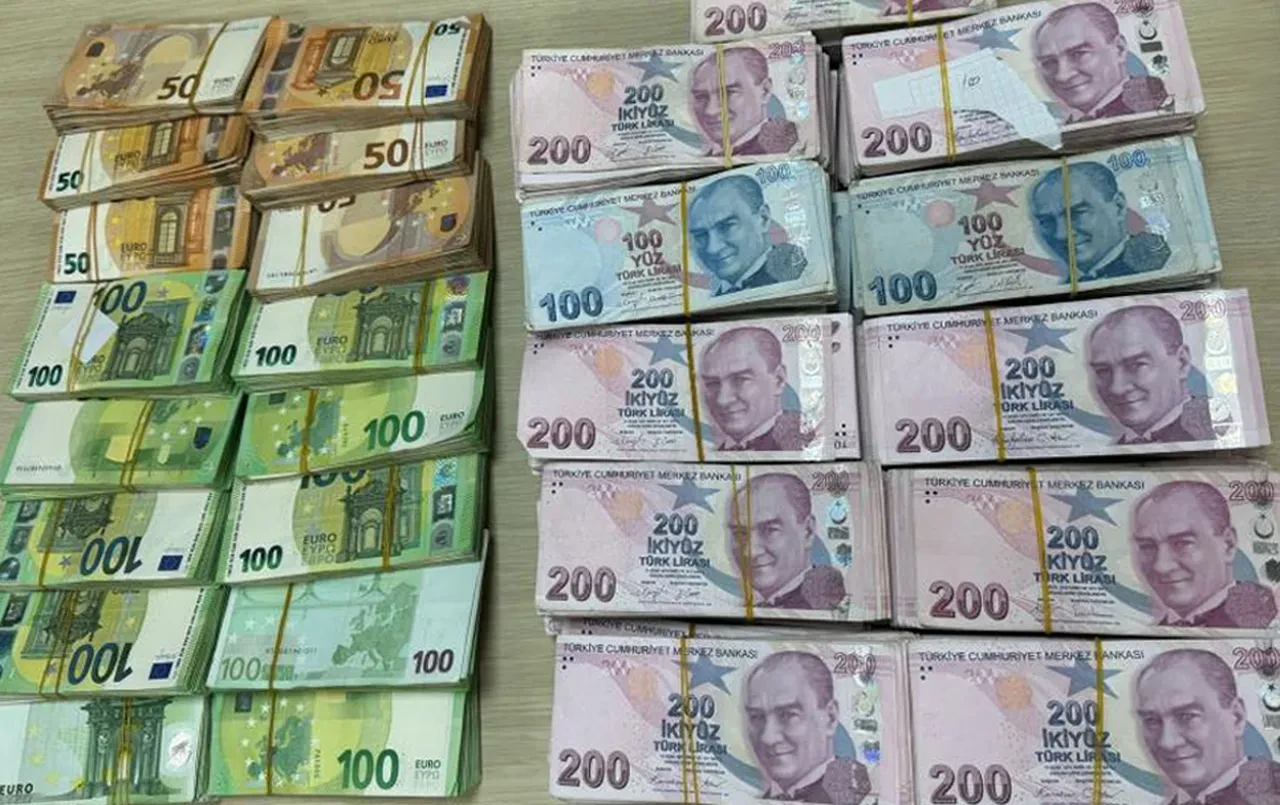 İBB'deki yolsuzluğun para kasaları ele geçirildi! İçinden servet çıktı