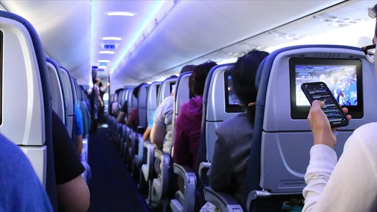 AJet uçaklarına uydu bağlantılı internet müjdesi! TÜRKSAT duyurdu