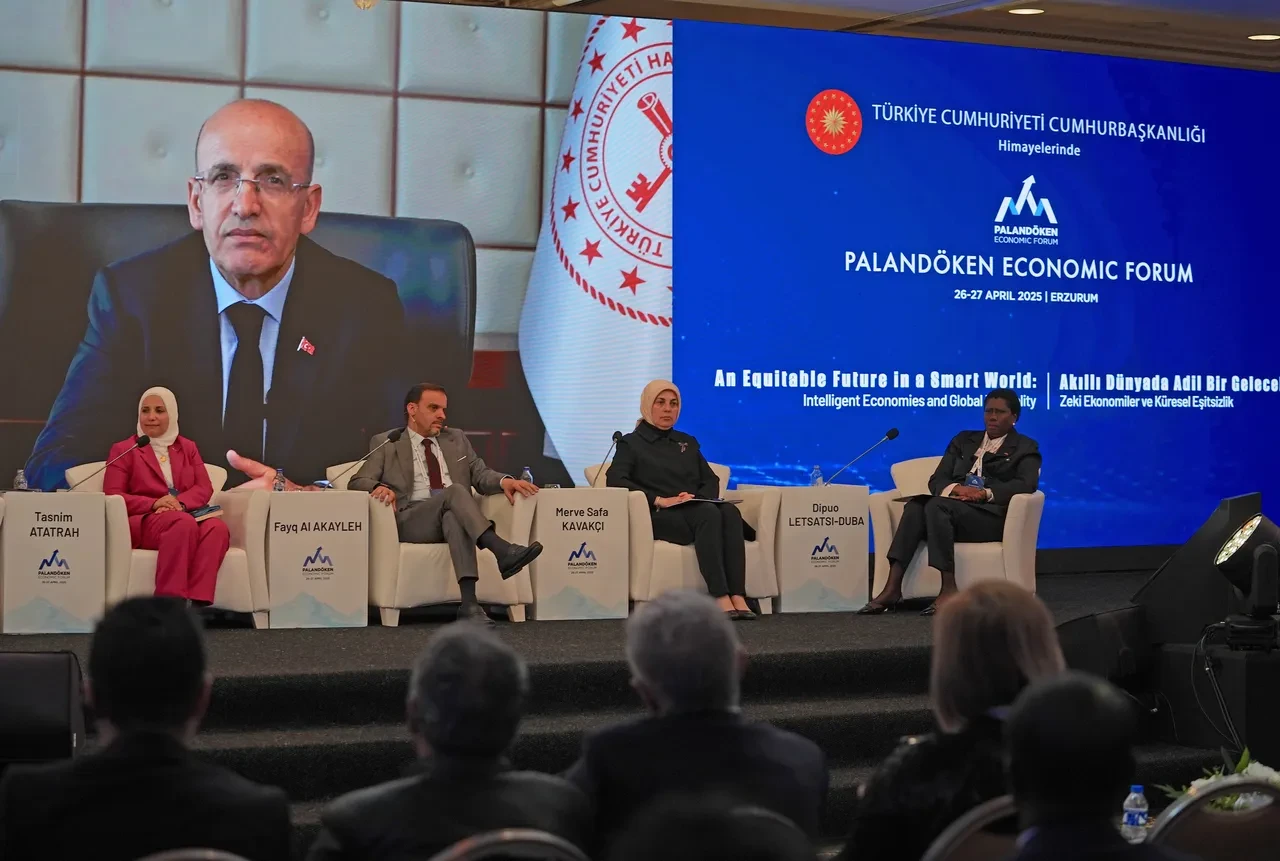 Bakan Şimşek'ten ekonomide net mesaj: Disiplinli duruş sürecek