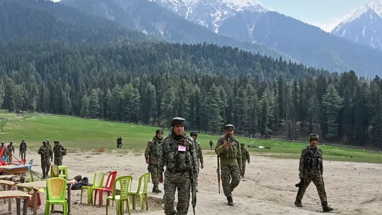 Hindistan ve Pakistan adım adım savaşa gidiyor! Sınırda şiddetli çatışmalar sürüyor