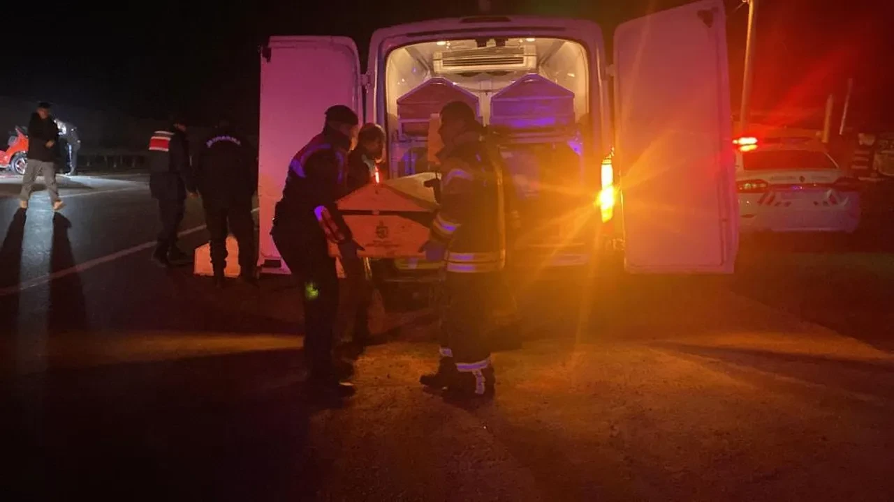 Kocaeli'de korkunç kaza! Otomobil bariyerlere ok gibi saplandı: 2 ölü