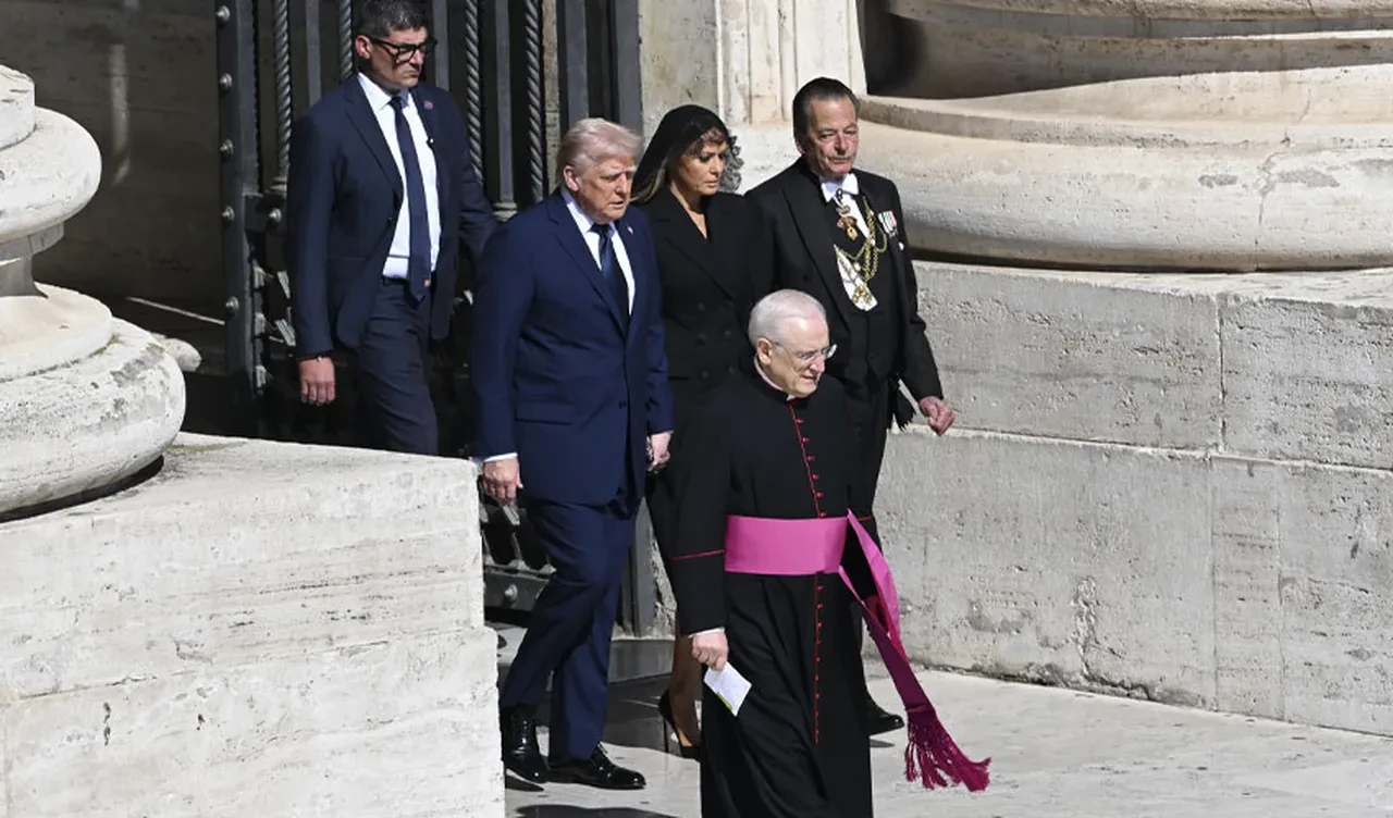 Papa Francis'in cenaze törenindeki katı kıyafet kuralı hiçe sayıldı! Dünya liderleri saygısızlıkla suçlandı