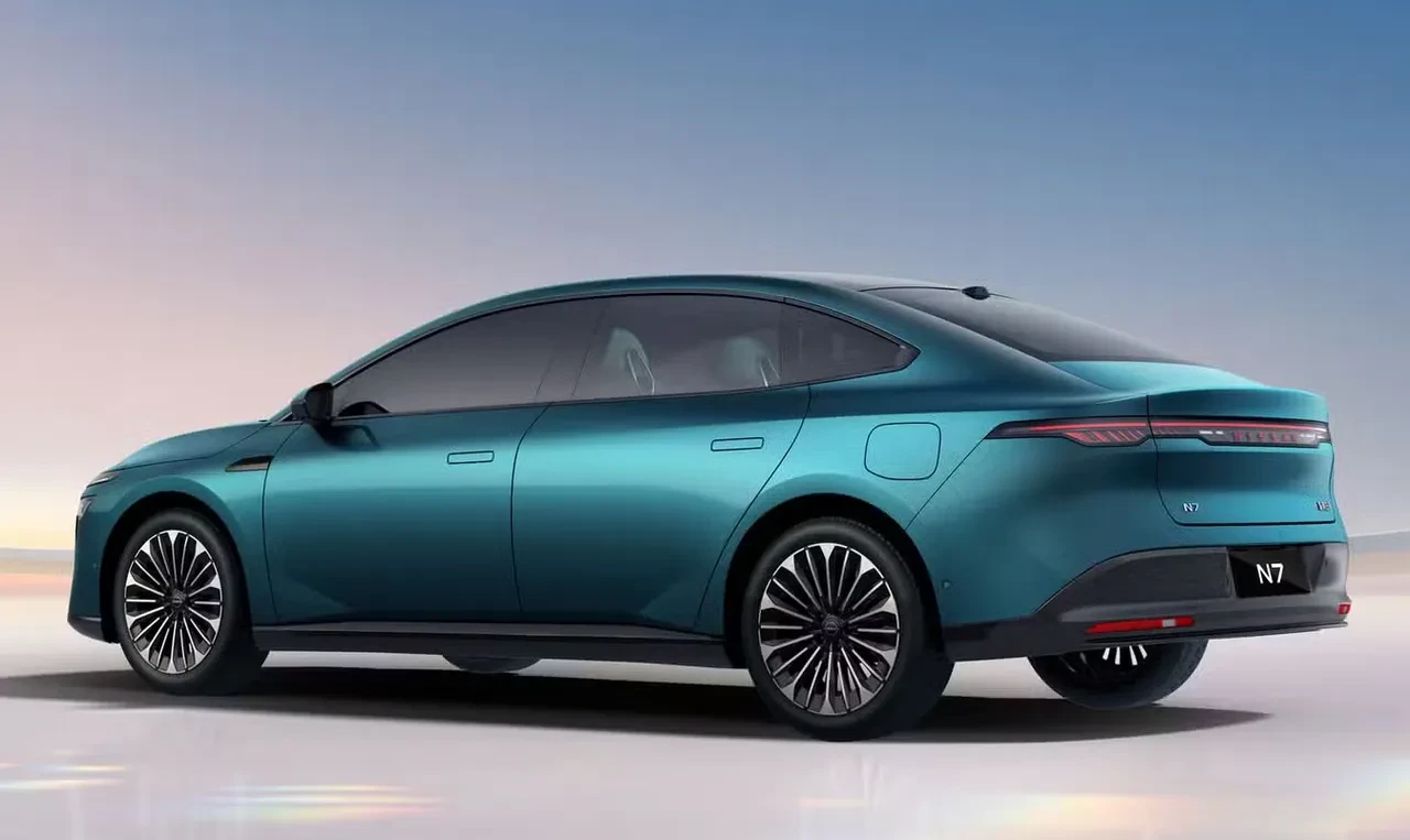 Sedan araba dönemi bitiyor mu? Nissan'dan flaş karar