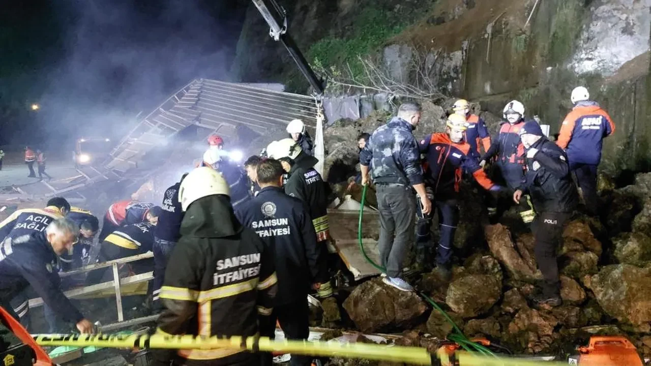 Son dakika | Samsun'da heyelan: Enkaz altında kalan 3 kişi hayatını kaybetti