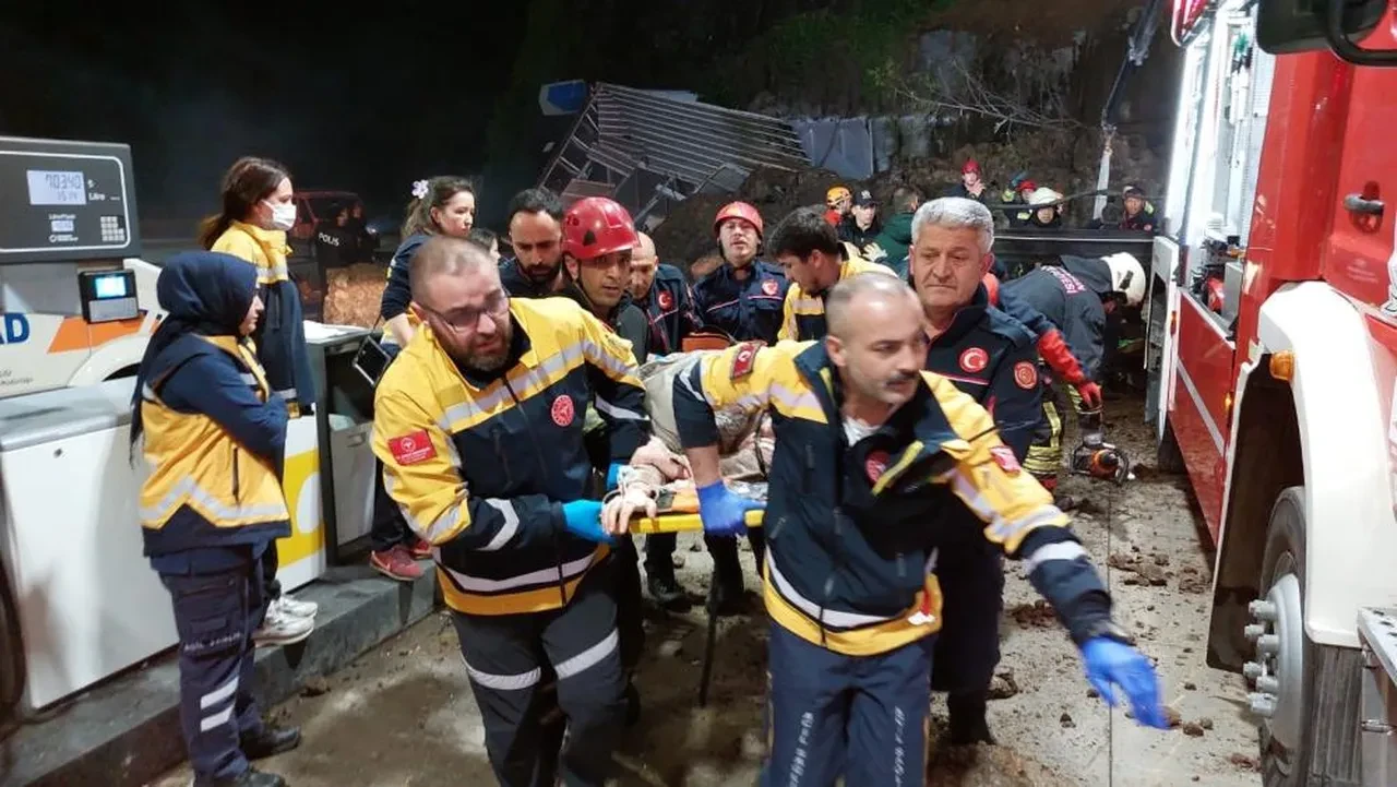 Son dakika | Samsun'da heyelan: Enkaz altında kalan 3 kişi hayatını kaybetti