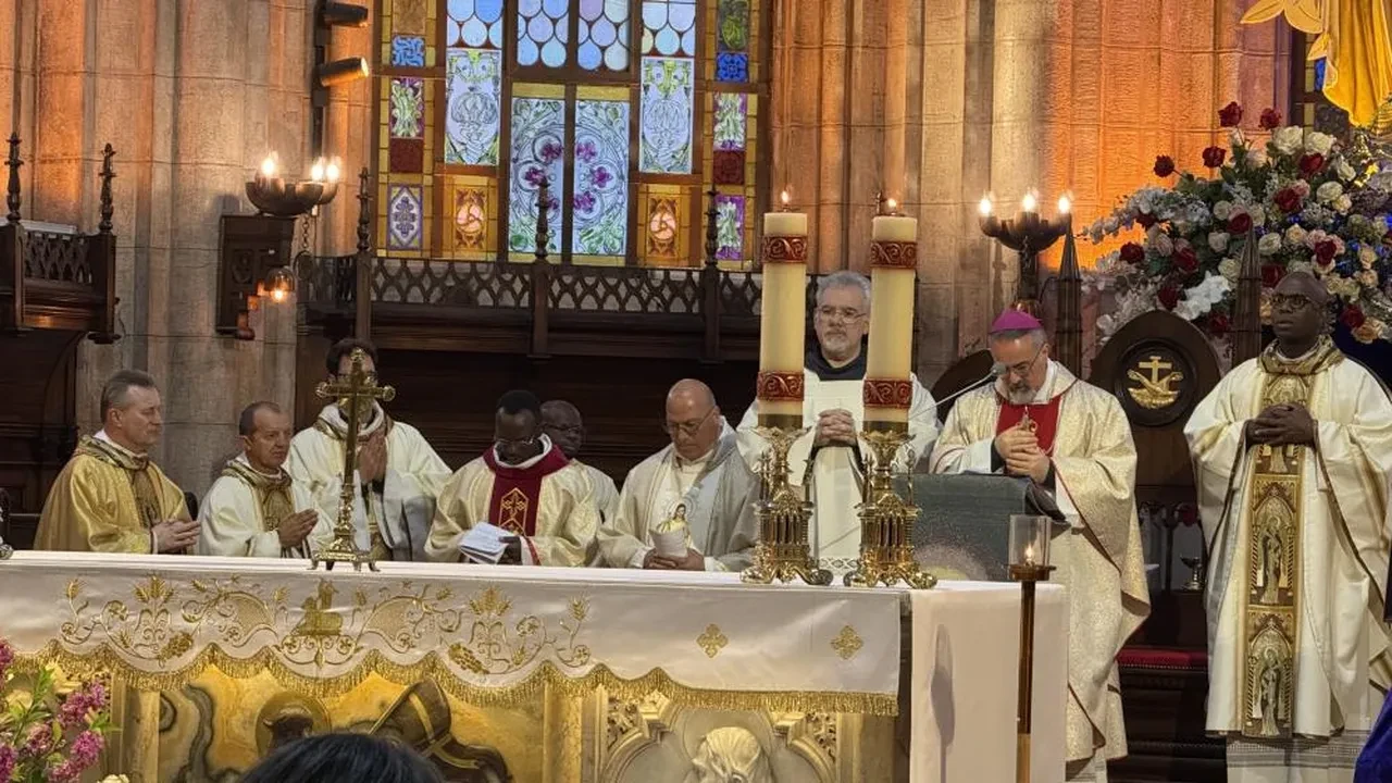 St. Antuan Kilisesi'nde Papa Franciscus için veda ayini