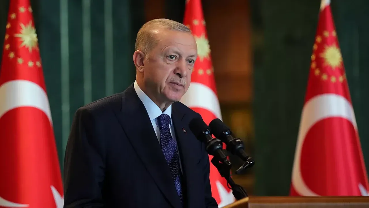 Cumhurbaşkanı Erdoğan'dan Özgür Özel'e deprem tepkisi: İstanbul'a dayanışma için değil yolsuzlukların üzerine bant çekmek için geldi