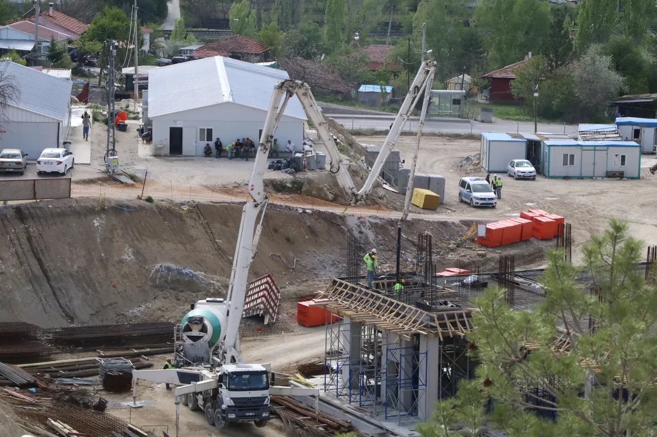 Devlet hastanesi inşaatında acı olay! İşçi vinçten düşerek can verdi