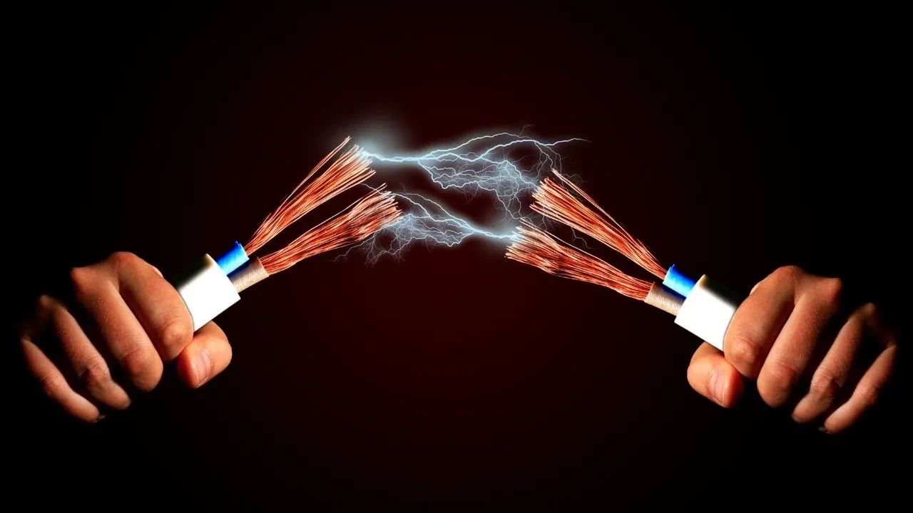 İstanbul karanlığa bürünüyor! Uzun süreli elektrik kesintisi olacak ilçeler