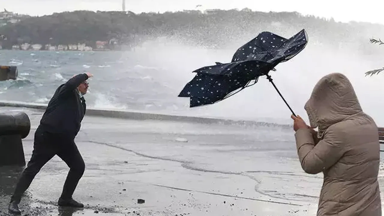 İstanbul'da teleferik seferlerine fırtına engeli