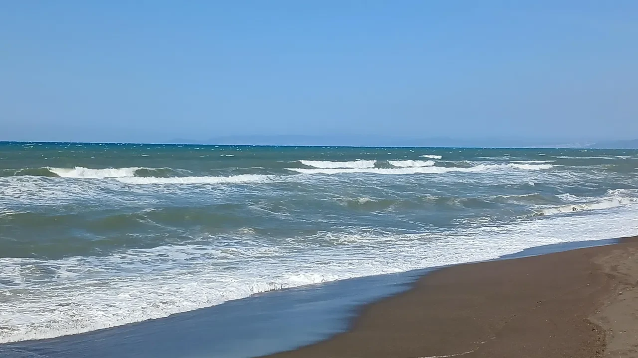 Karadeniz ve Marmara'da poyraz alarmı: 4 metrelik dalgalar oluştu