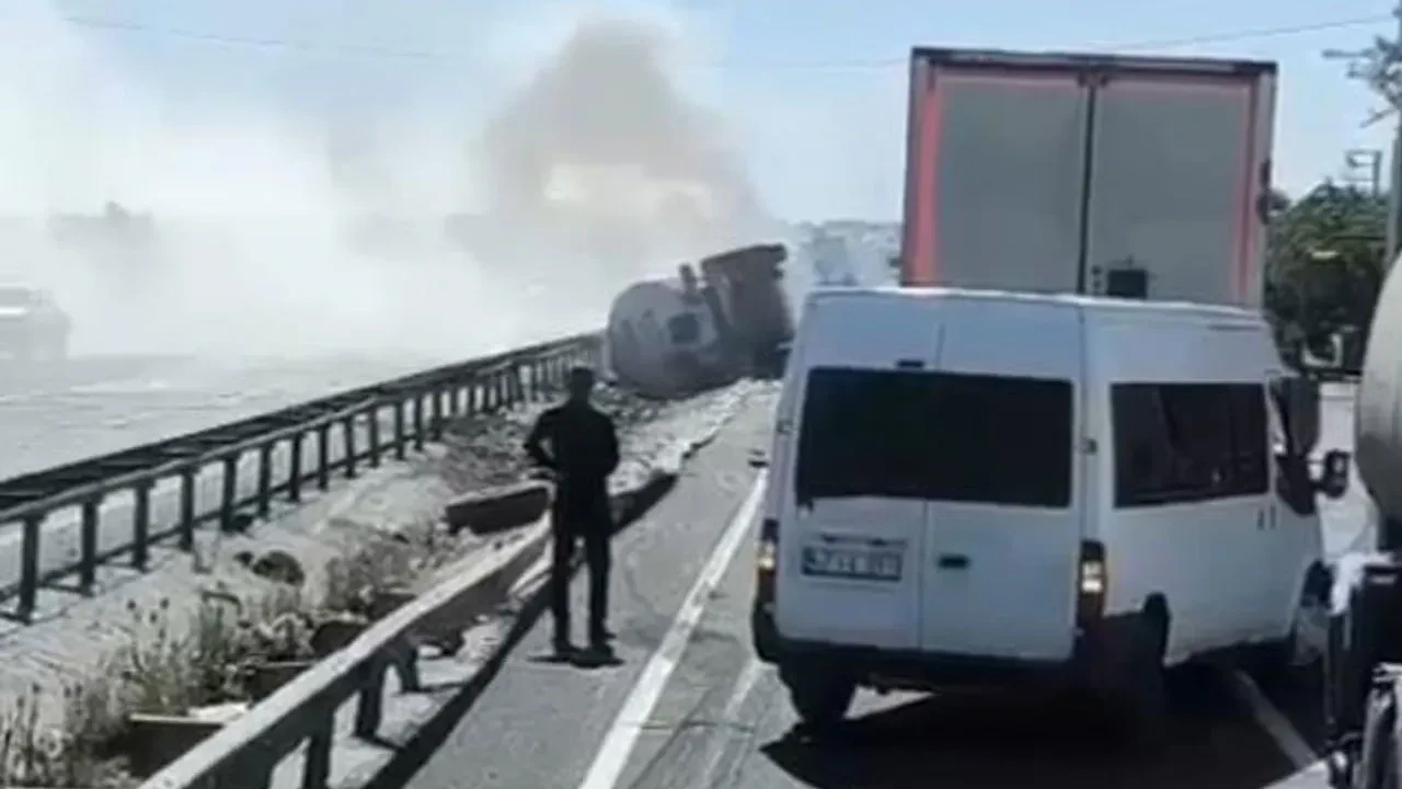 Mardin'de akaryakıt tankeri devrildi: Ölü ve yaralı var
