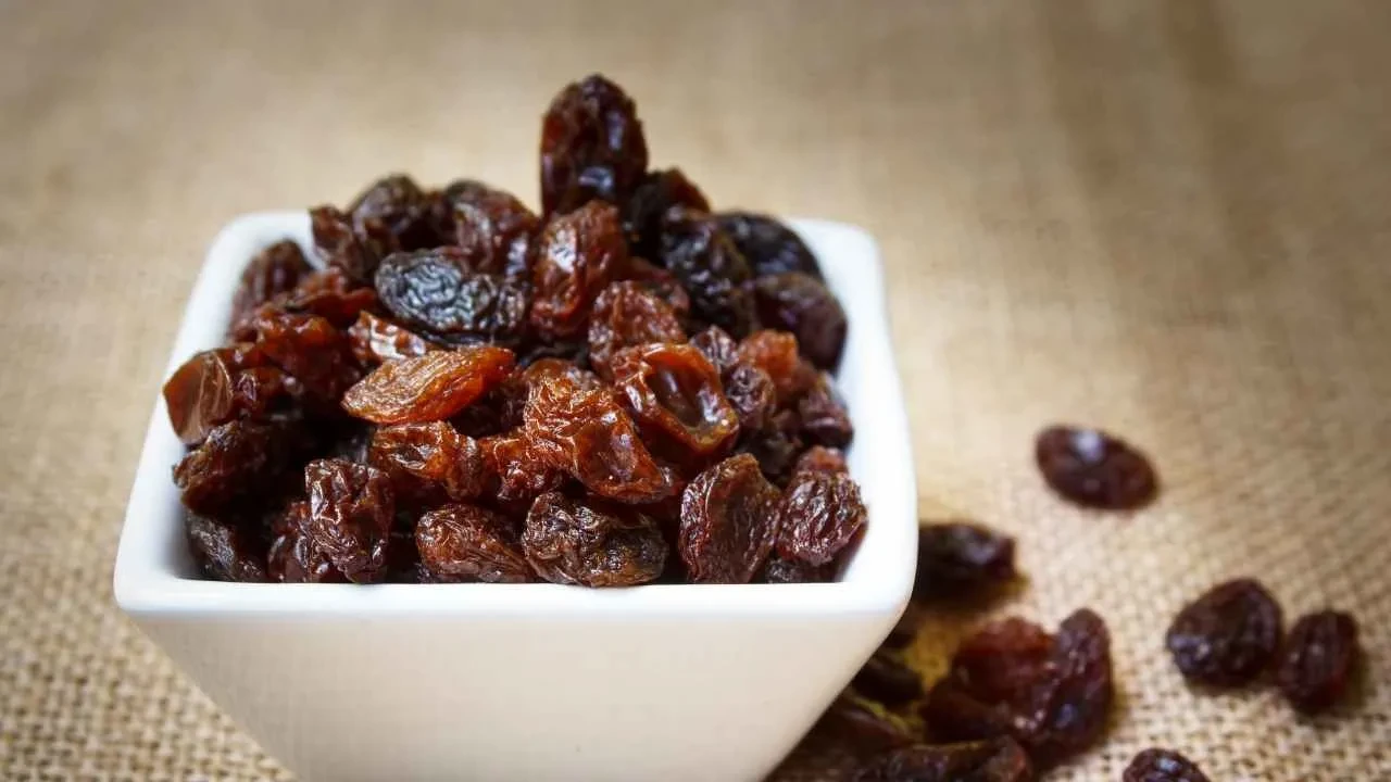 Sabahları bir avuç tüketmek yetiyor! Kalp krizi ve kanser riskini düşüren küçük şifa