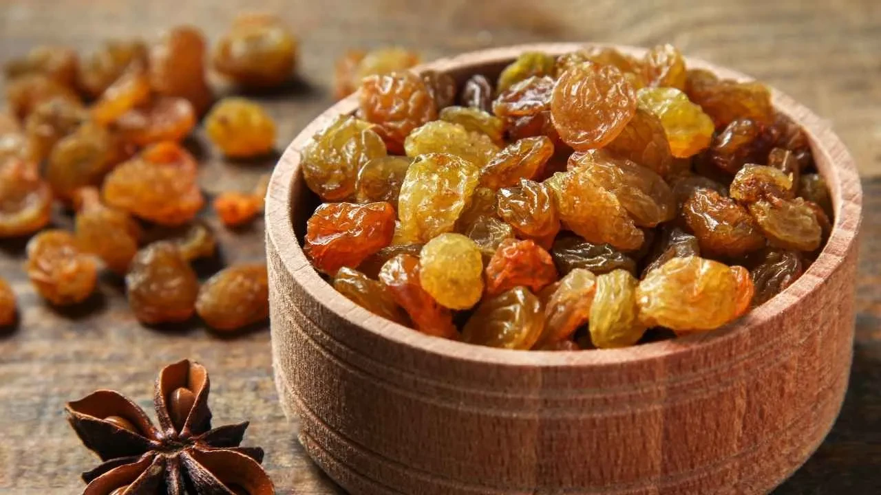 Sabahları bir avuç tüketmek yetiyor! Kalp krizi ve kanser riskini düşüren küçük şifa