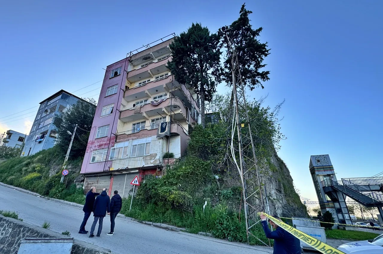 Samsun'da facia bölgesinde ikinci heyelan: 5 katlı bina tahliye edildi