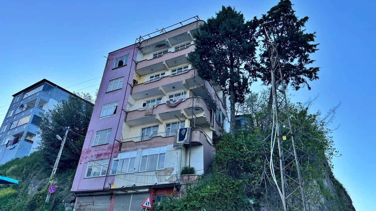 Samsun'da facia bölgesinde ikinci heyelan: 5 katlı bina tahliye edildi