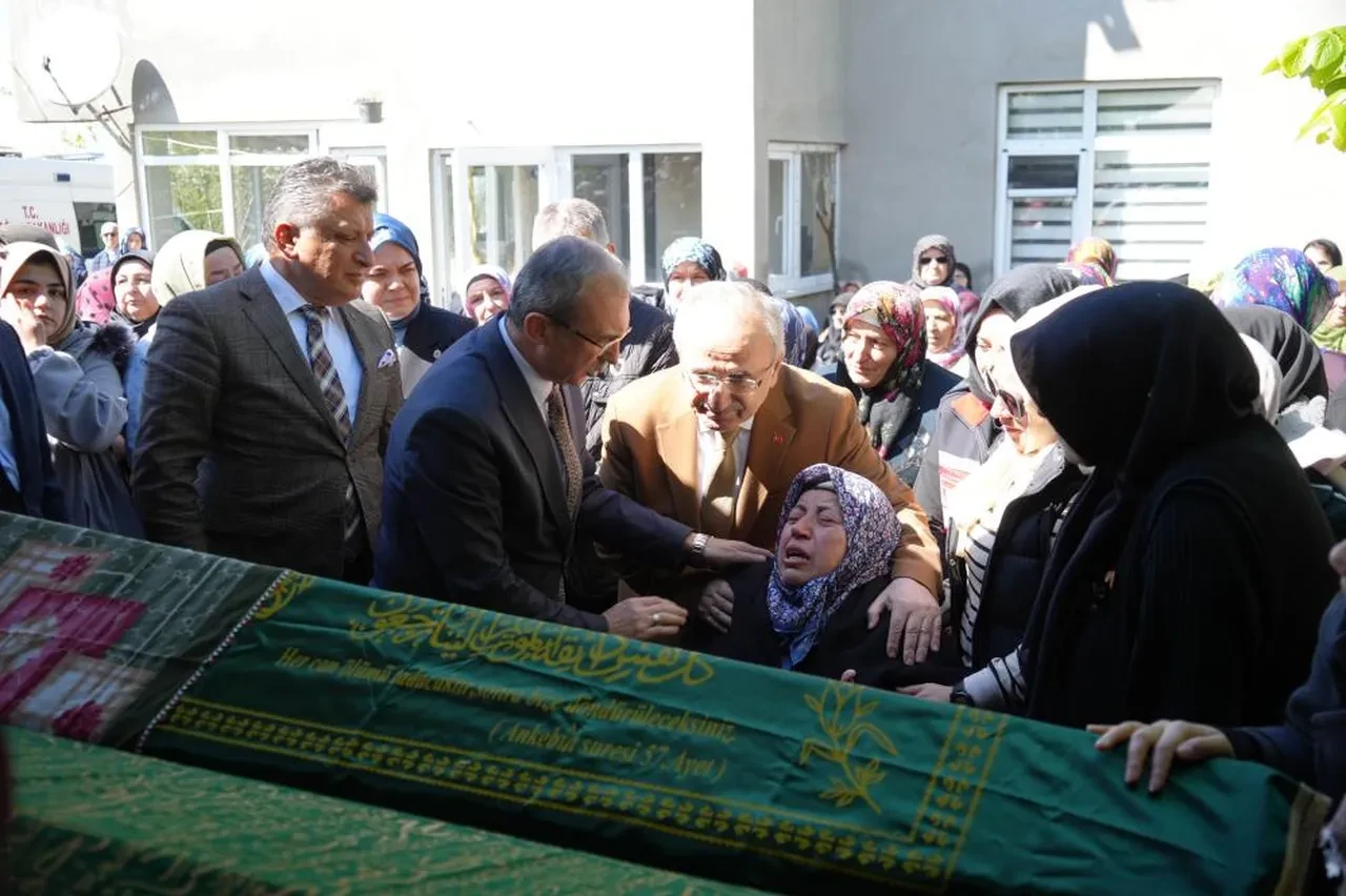 Samsun'daki heyelan faciasında can veren baba ve iki çocuğuna acı veda