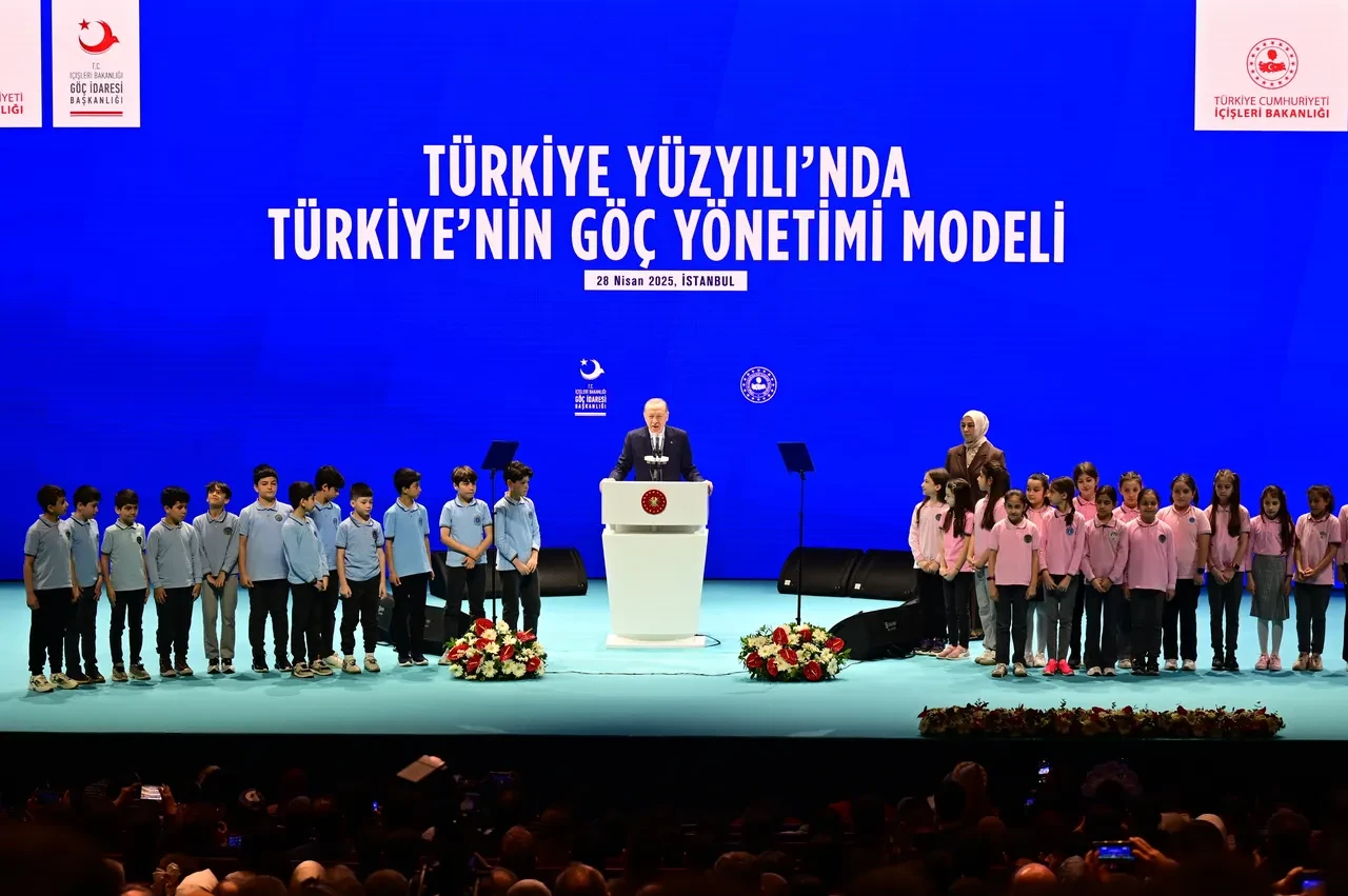 Son dakika | Cumhurbaşkanı Erdoğan rakam vererek açıkladı! Türkiye'de kaç göçmen var?